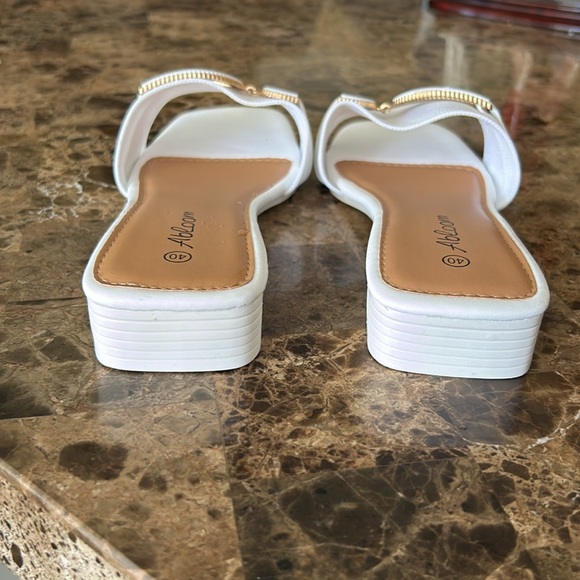 Abloom - Picture 3 of 10